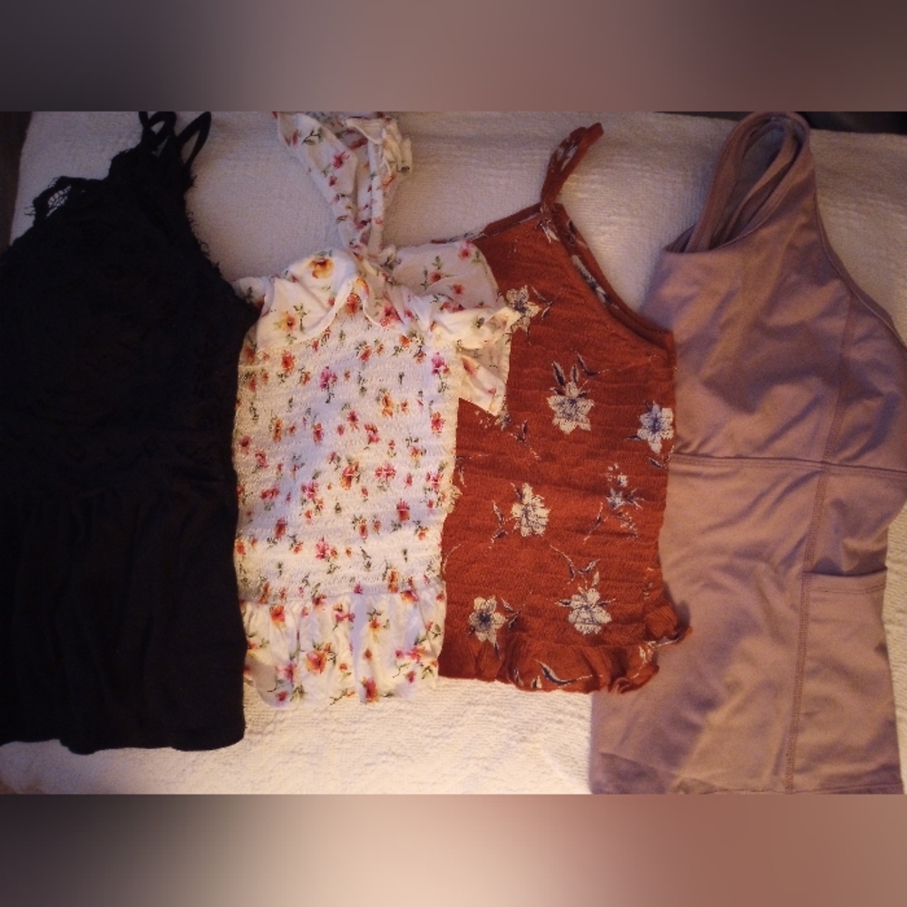 💘🍂 Bundle of 4 Tops
